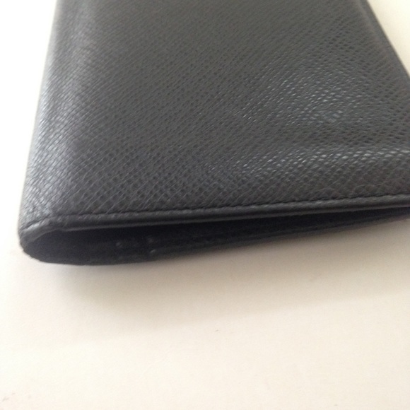 Louis Vuitton, Black Taiga Leather Zip Long Wallet - Picture 3 of 11